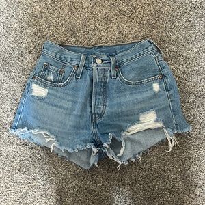 Levi’s 501 shorts size 25